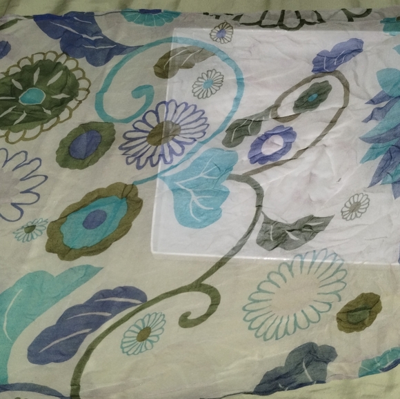 Vintage 1940's or early 50's Saks Fifth Ave 100% silk scarf basically flawless - Picture 2 of 8